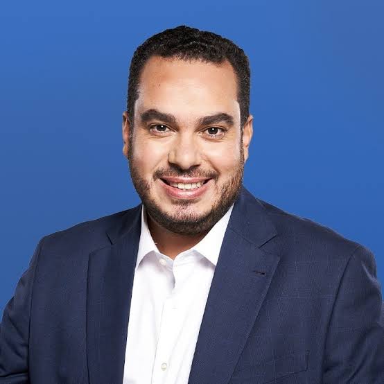 Paulo Martins vice prefeito de Curitiba confirmou sua pré candidatura a governador do Paraná, Martins que já foi deputado federal por dois mandatos atualmente é vice prefeito da capital e deverá ser um dos nomes que disputará o cargo ao Palácio Iguaçu.